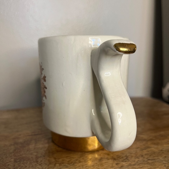 Handmade Vintage Coffee Mug with Floral and Gold details - Picture 2 of 6